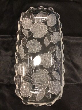 Vintage Crystal Clear Studios “Chrysanthemum“ Design Design Serving Platter
